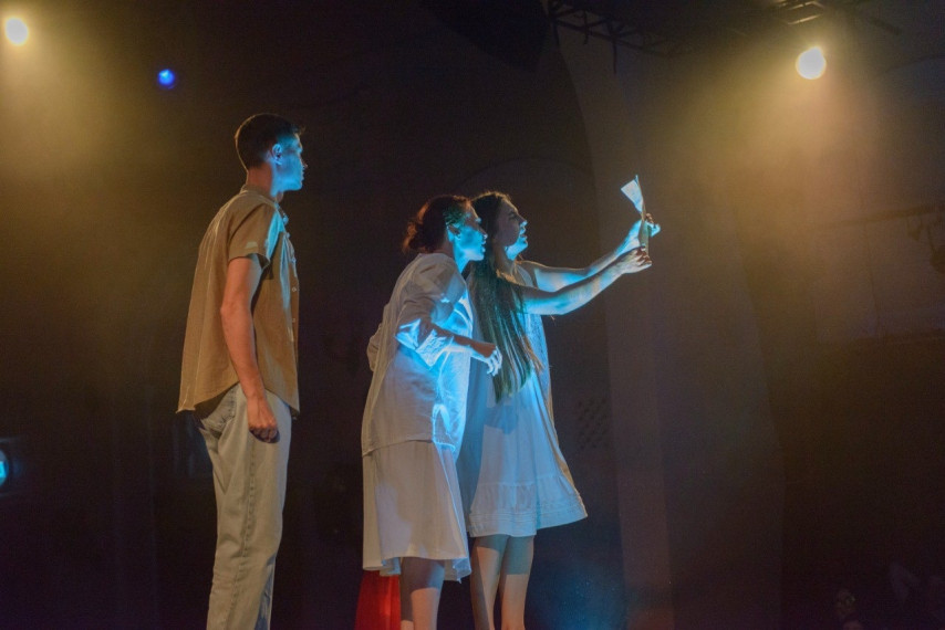 Фотография  для Сквозь огонь войны