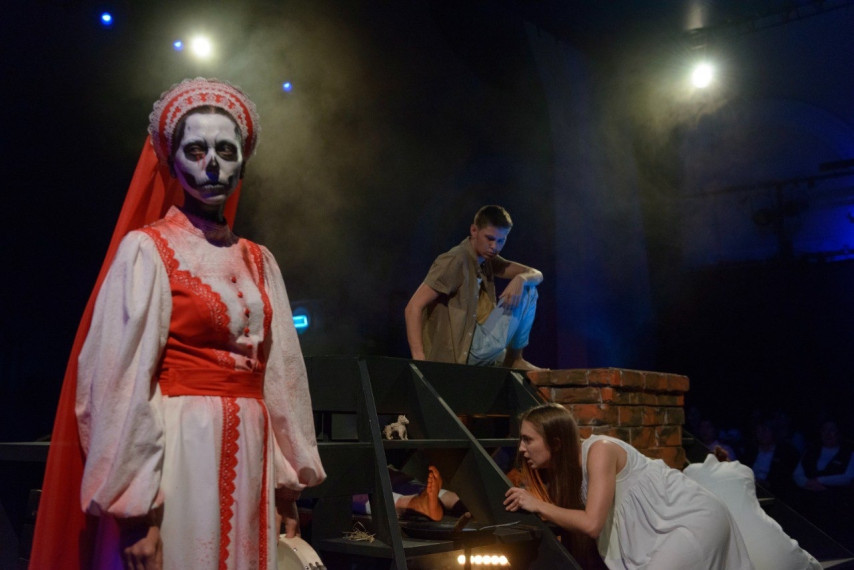 Фотография  для Сквозь огонь войны