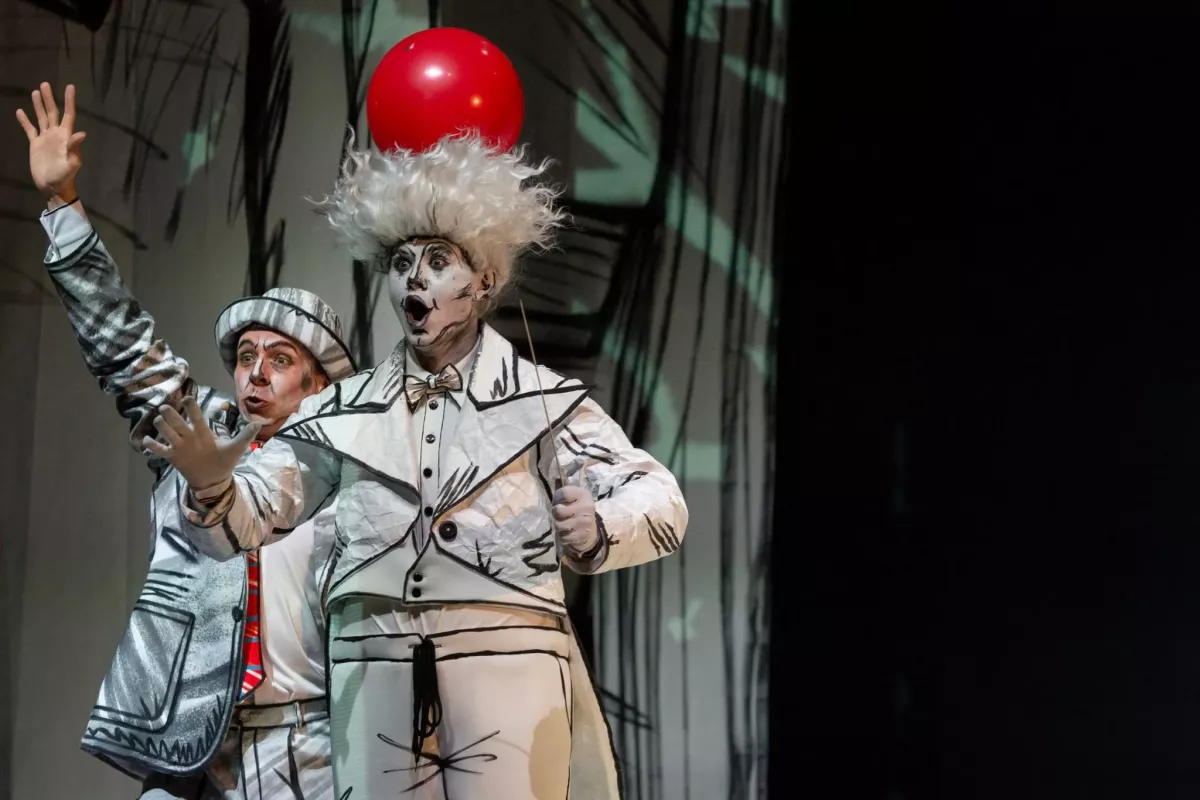 Фотография  для Все бегут, летят и скачут