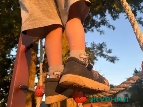 В Краснодаре памятник погибшим воинам стал местом зимних развлечений