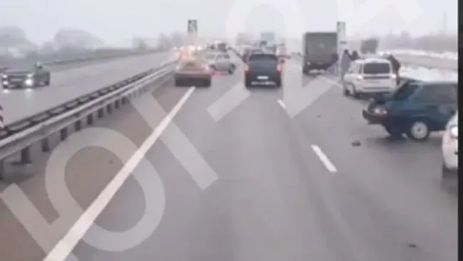 Массовая авария на трассе М4 в Краснодарском крае из-за гололедицы