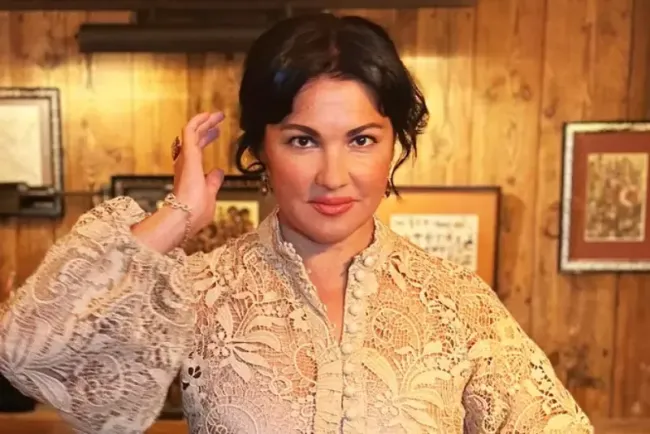 Нетребко закрывает бизнес в России из-за долгов перед налоговой