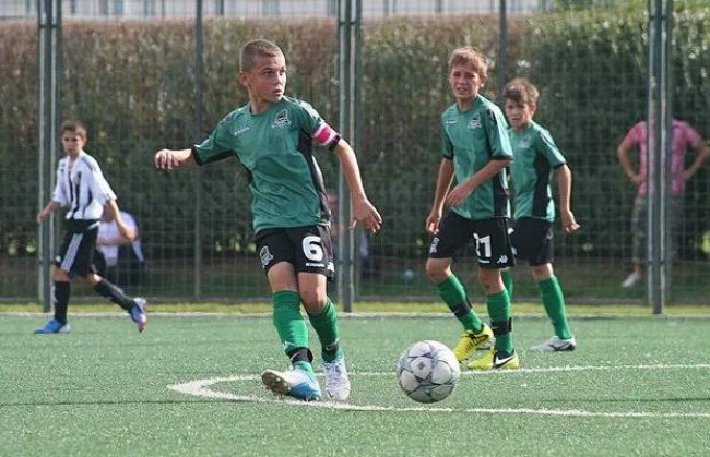 Эдуард Сперцян поделился детским снимком с матча против сербского клуба