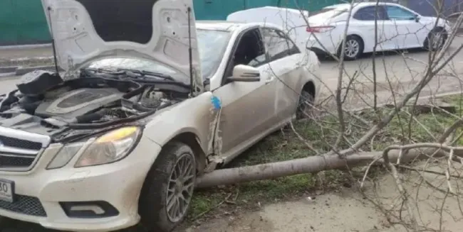 ДТП с трамваем в Краснодаре: пострадали водитель и пассажир автомобиля