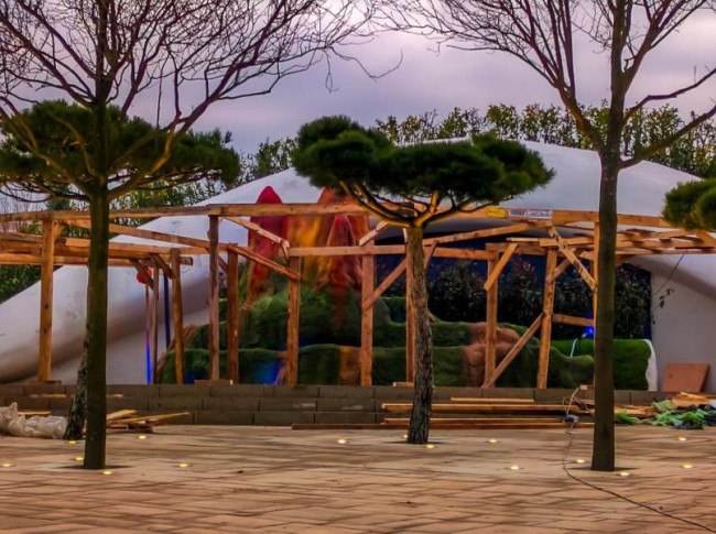 В парке Галицкого устанавливают арт-объект в виде вулкана