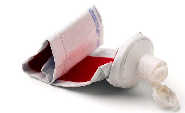 Используйте остатки зубной пасты: 5 простых способов для чистоты в доме