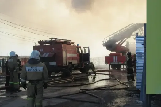 Пожар на складе в Краснодаре охватил 2,5 тысячи квадратных метров