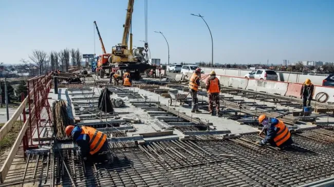 Капремонт Тургеневского моста в Краснодаре продолжается круглосуточно