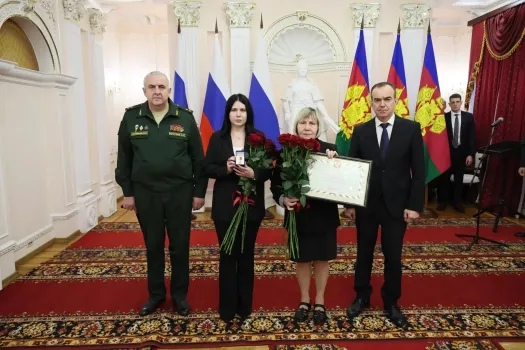 Звезду Героя России вручили семье погибшего бойца из Анапы Эмиля Зарипова