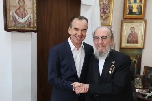 Губернатор Кубани поздравил Виктора Захарченко с 88-летием