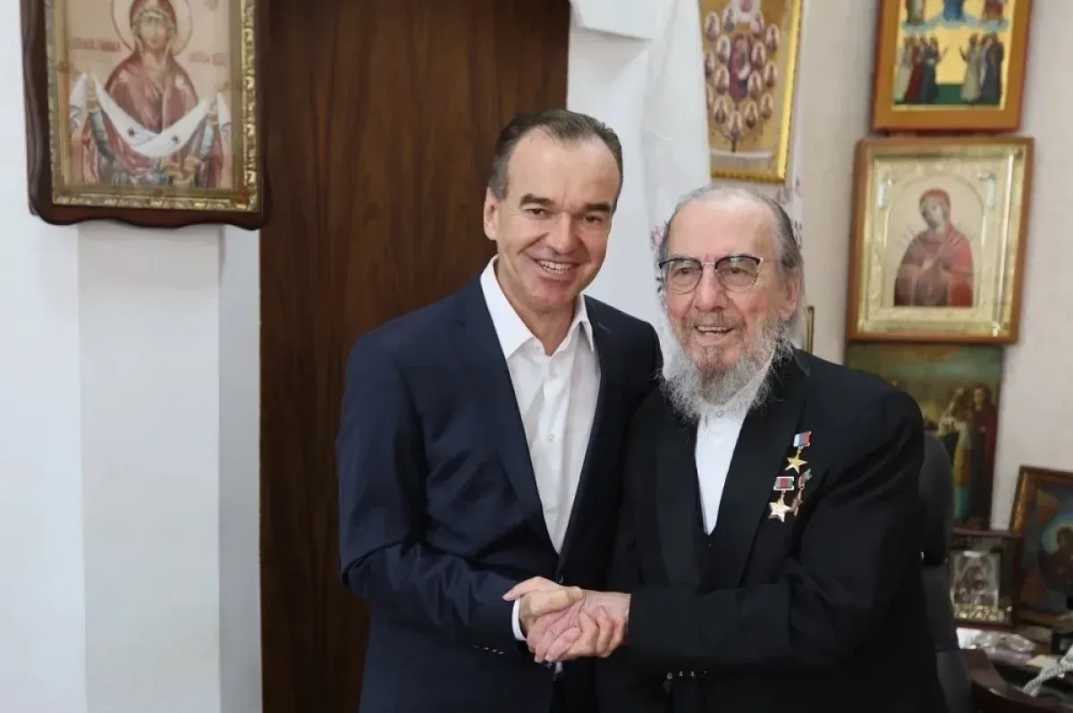 Губернатор Кубани поздравил Виктора Захарченко с 88-летием