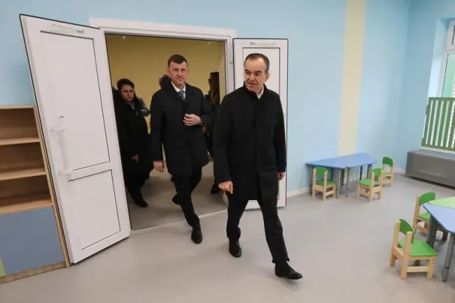Кондратьев проверил строительство детского сада и школы в Краснодаре
