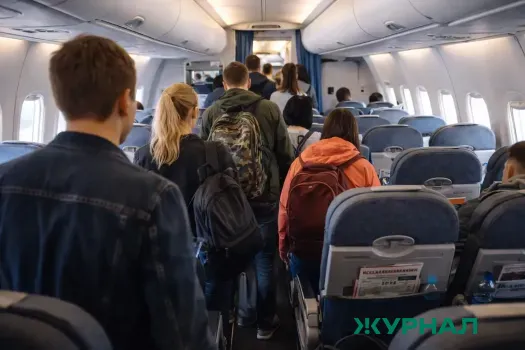 Пассажир из Турции пытался провезти 15 тысяч долларов без декларирования в Сочи