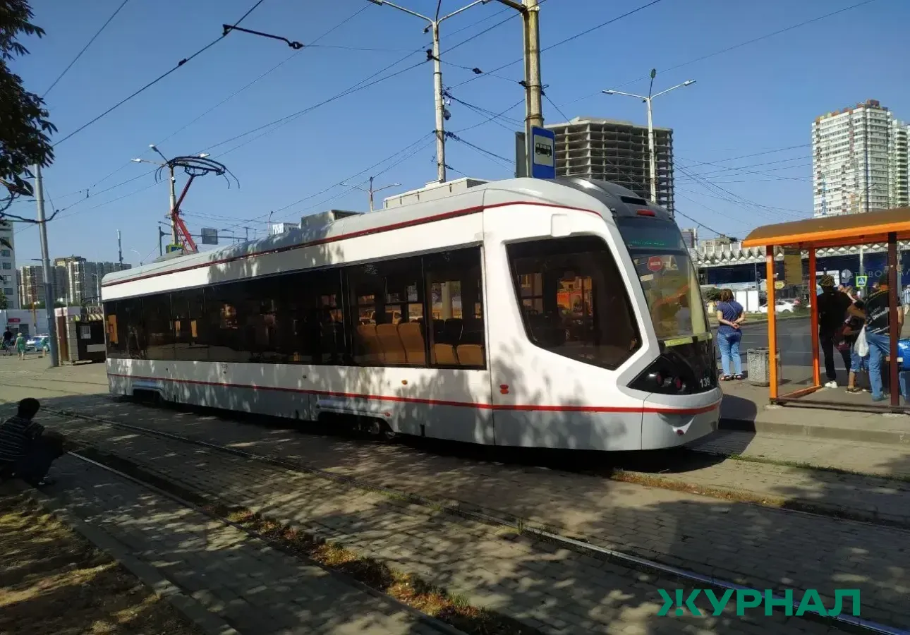 В Краснодаре пьяный пассажир в трамвае напал на кондуктора