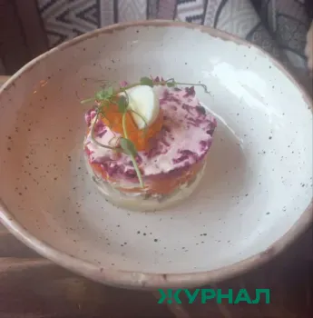 Салат из свёклы и крабовых палочек: простой рецепт для необычного ужина