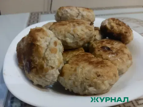 Добавьте сметану в фарш для котлет и удивите всех нежностью и сочностью