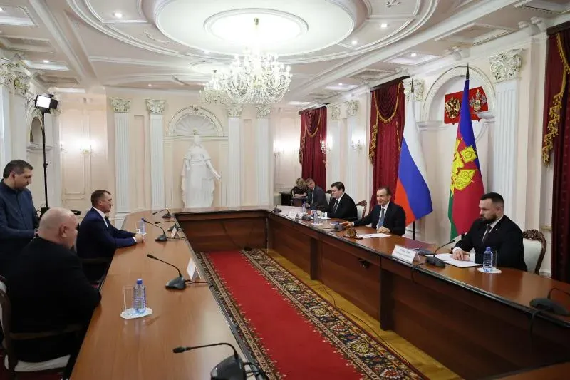 Кондратьев встретился с выпускниками программы «Время героев» в Краснодаре