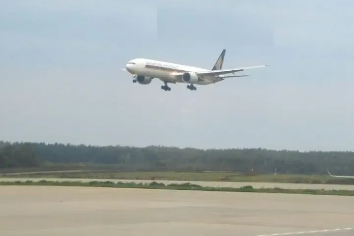 Самолет из Перми в Сочи попал под удар молнии во время посадки