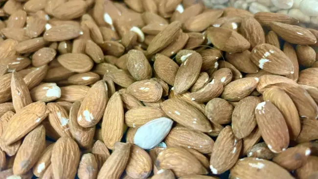Сырой миндаль: как снизить уровень холестерина и улучшить здоровье сердца