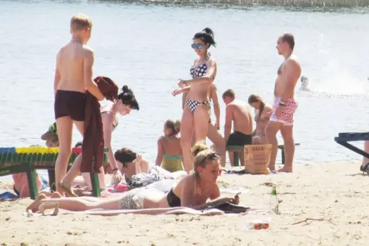 Роспотребнадзор разрешил отдых на трех пляжах Анапы