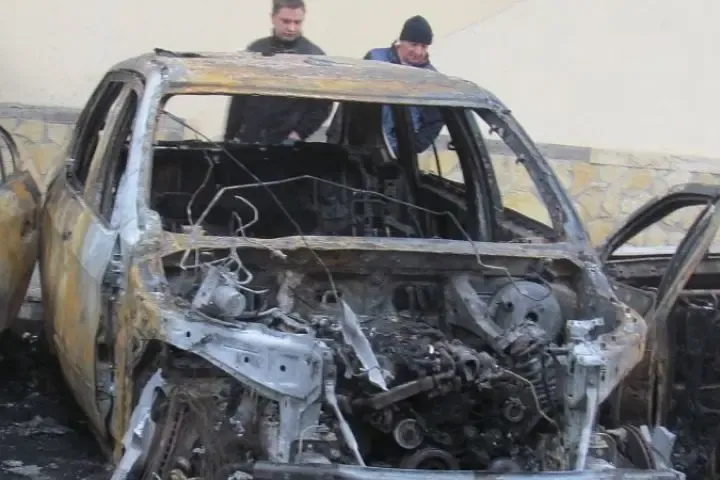 В Краснодаре начата проверка из-за поджога нескольких автомобилей на ул. Новороссийской