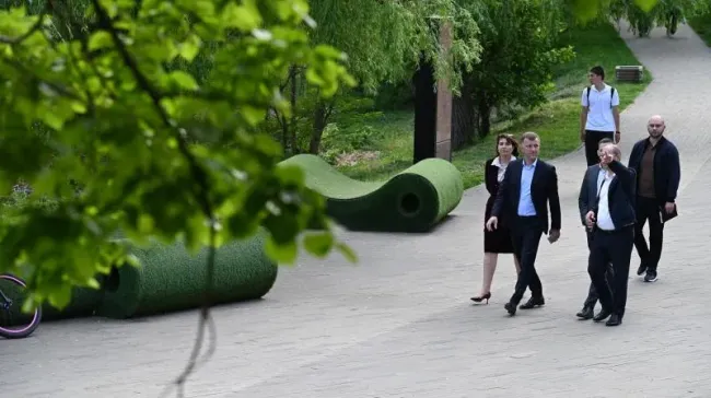 Мэр Краснодара проверил ход ремонта улицы Гудимы и благоустройства сквера